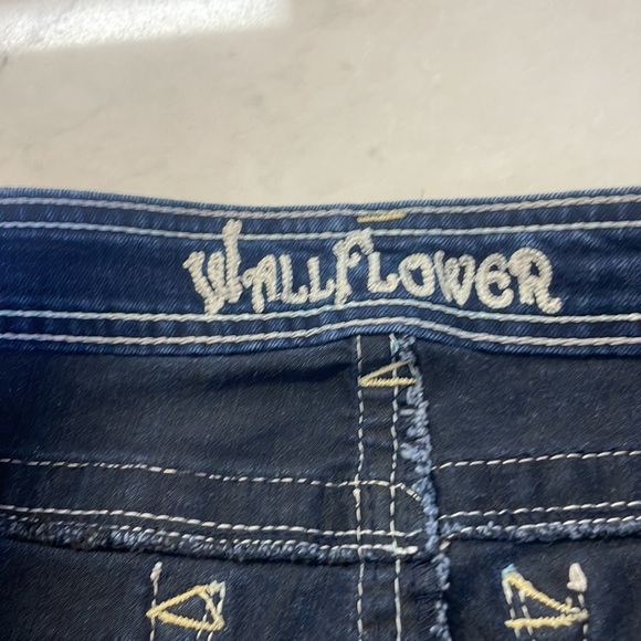 Wallflower Denim Shorts Size 11 - Picture 3 of 7